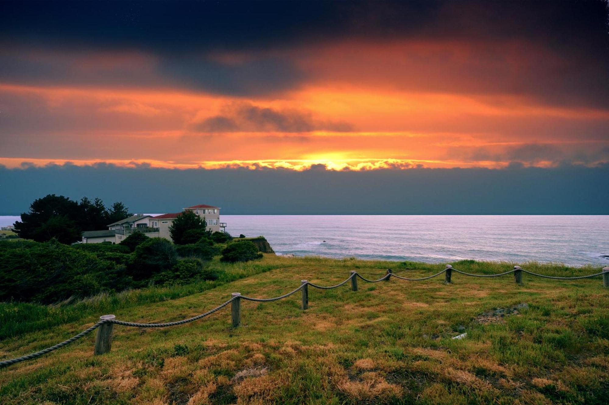 Amazing Oceanview 2 Bedroom Oceanfront! By Oceanviewhottubs Shelter Cove, Ca Tesla Ev Station Zewnętrze zdjęcie